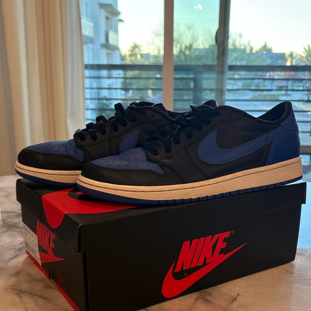 Nike Men's Black and Royal Blue Sneakers
